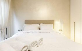 Stylish 3-Bedroom Apartment & Terrace